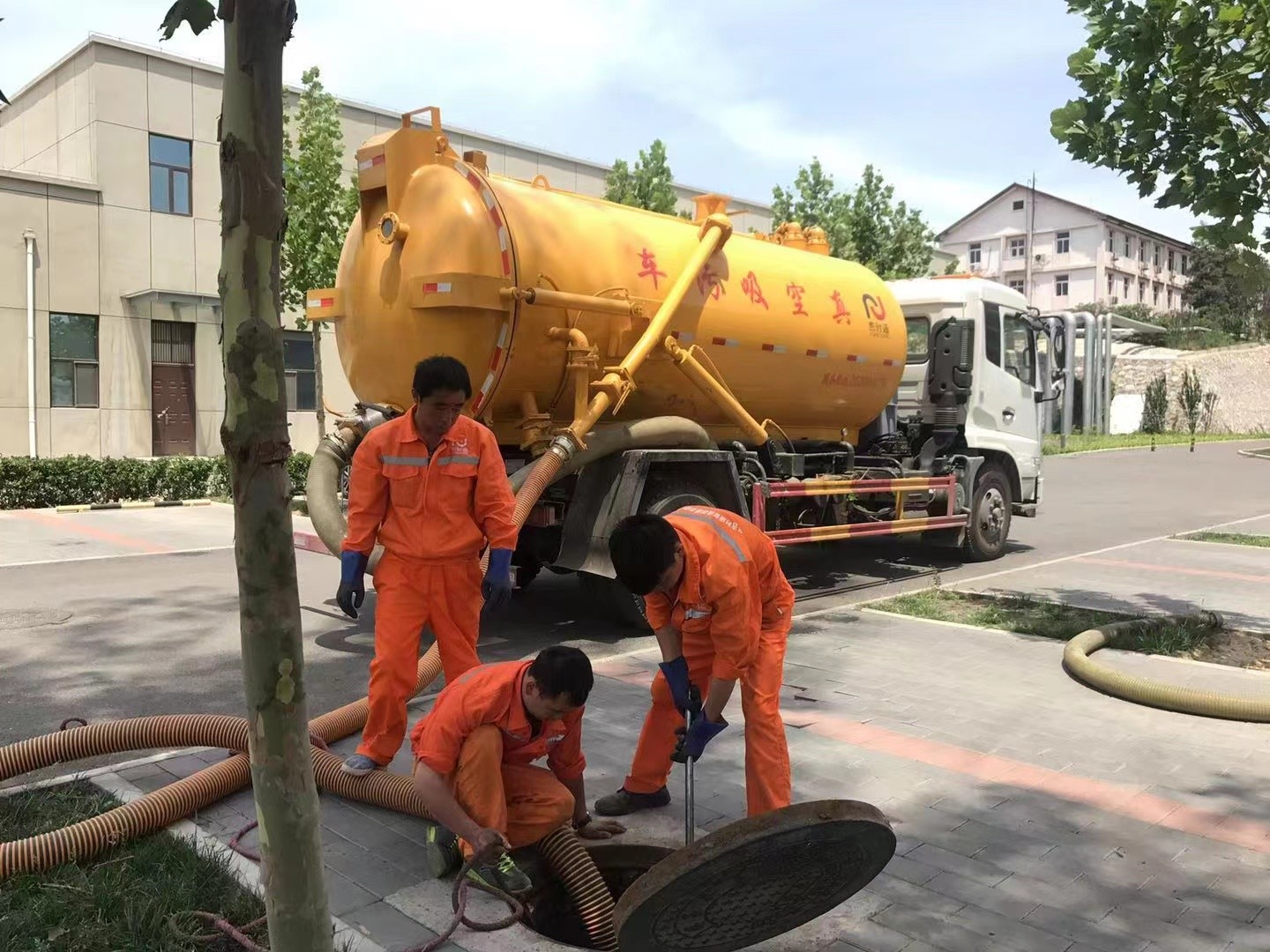三穗化粪池清理与5-8吨吸粪车施工效率分析